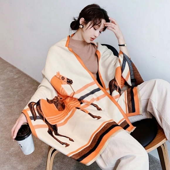 RESTOCKED! ⭕ 100% Cashmere Horse Scarf/ Shawl - Picture 2 of 3